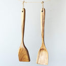 FJNATINH Espátula wok grande de madeira, 33 cm de teca natural, cabo longo, revestido, resina natural, feita à mão para panelas antiaderentes