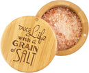 Totally Bamboo Caixa de armazenamento de bambu Salt Cellar com tampa giratória magnética, capacidade de 170 g, gravação "Take Life with a Grain of Salt" gravado na tampa