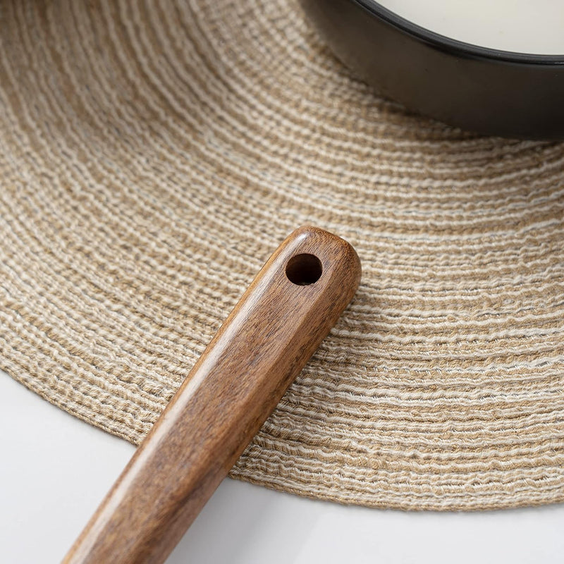 FJNATINH Espátula wok grande de madeira, 33 cm de teca natural, cabo longo, revestido, resina natural, feita à mão para panelas antiaderentes